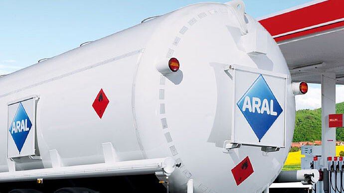 Kachel mineraloel und tankstellenlogistik