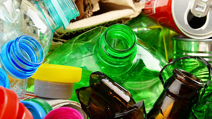 Plastikflaschen, Aluminiumdosen und Glasflaschen für die Sortierung
